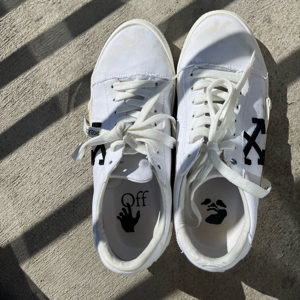 Off-White
Vulcanized Canvas Low-Top Sneakers